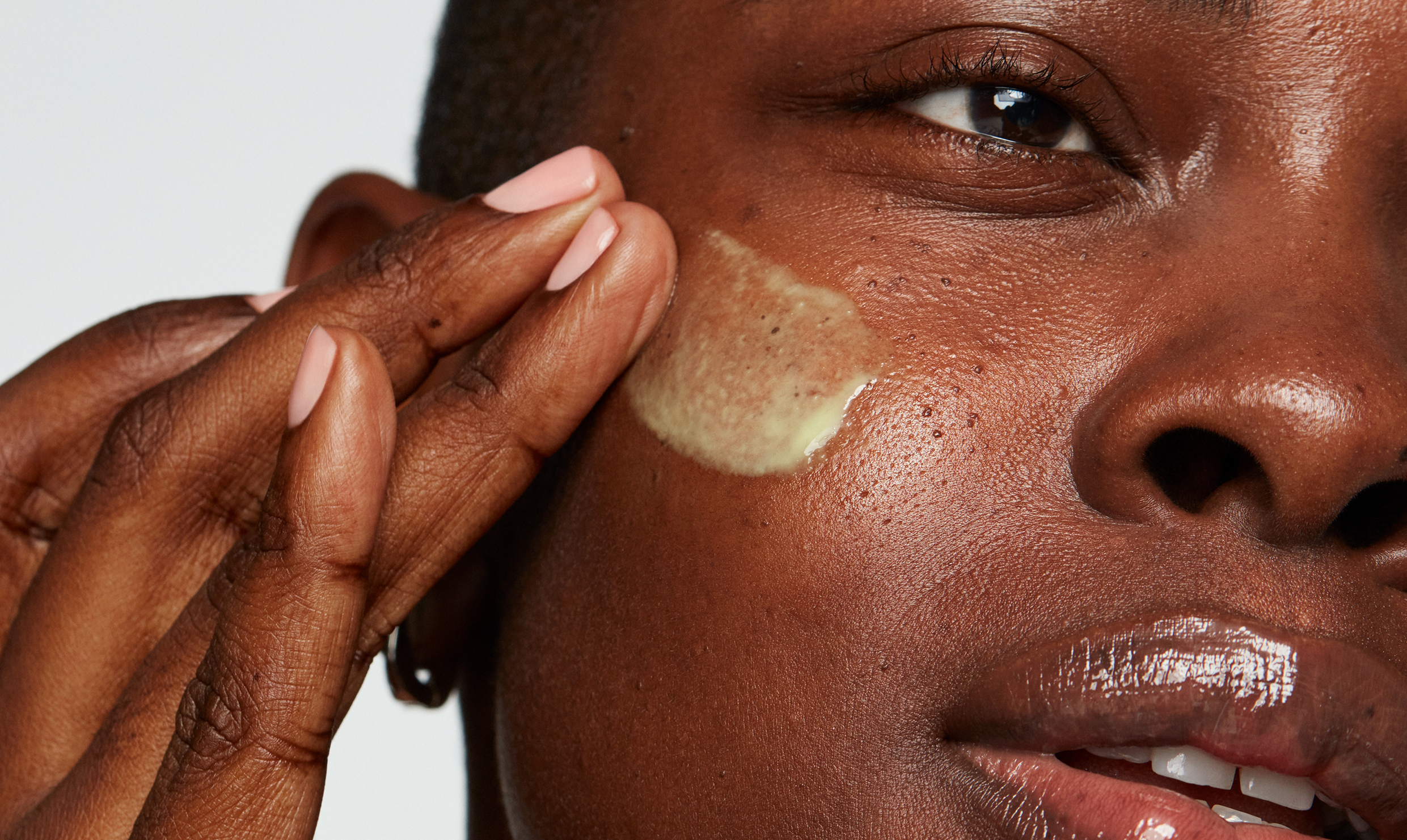 How to Use & Apply Retinol β Kate Somerville US How to Use & Apply Retinol β Kate Somerville US