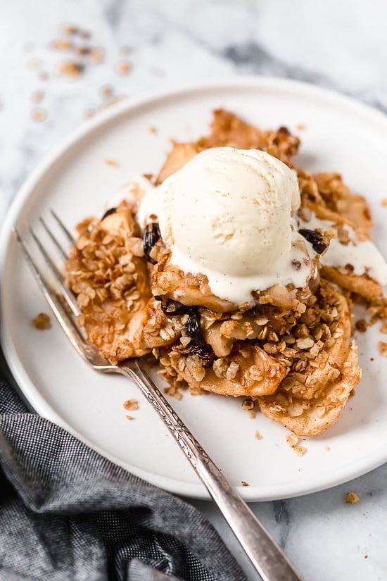 Easy Apple Crisp Recipe (Cinnamon Oat Topping) Easy Apple Crisp Recipe (Cinnamon Oat Topping)
