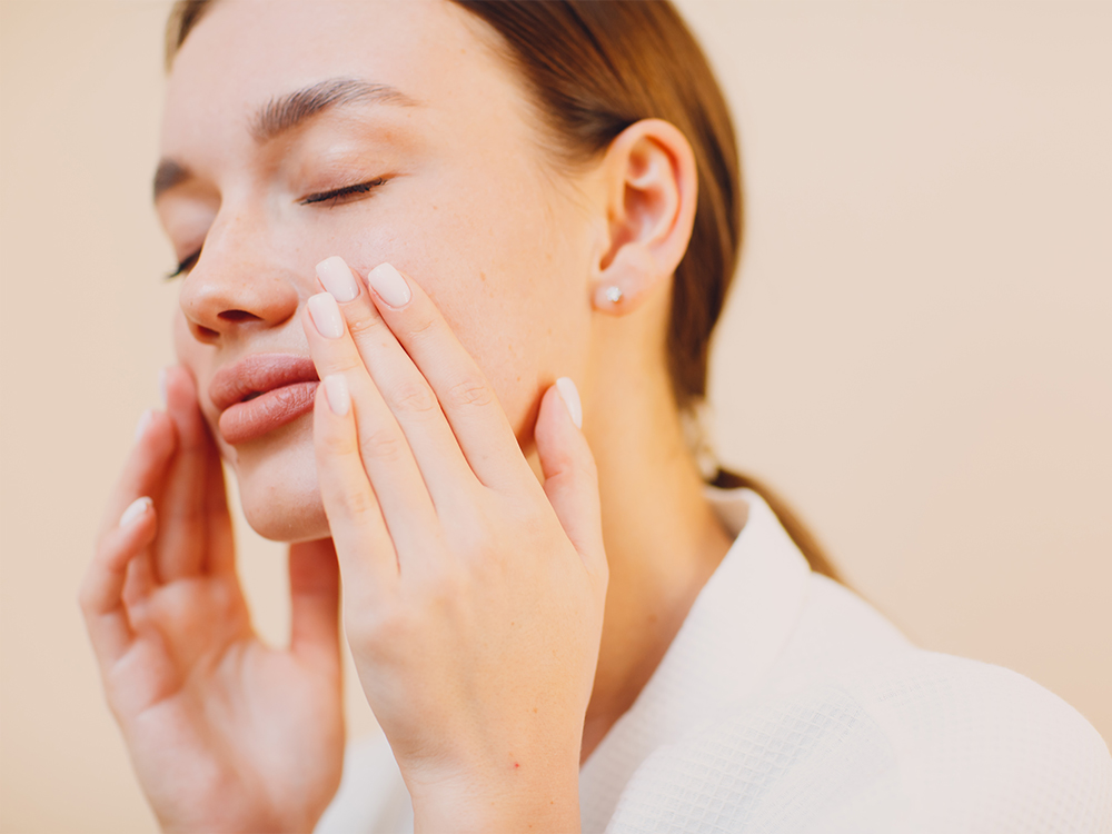 This  Hyaluronic Acid Serum Leaves Skin ‘Plump and Soft’