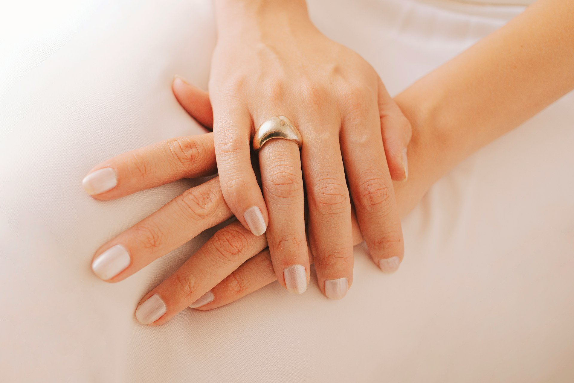 How to Do Chrome Nails at Home