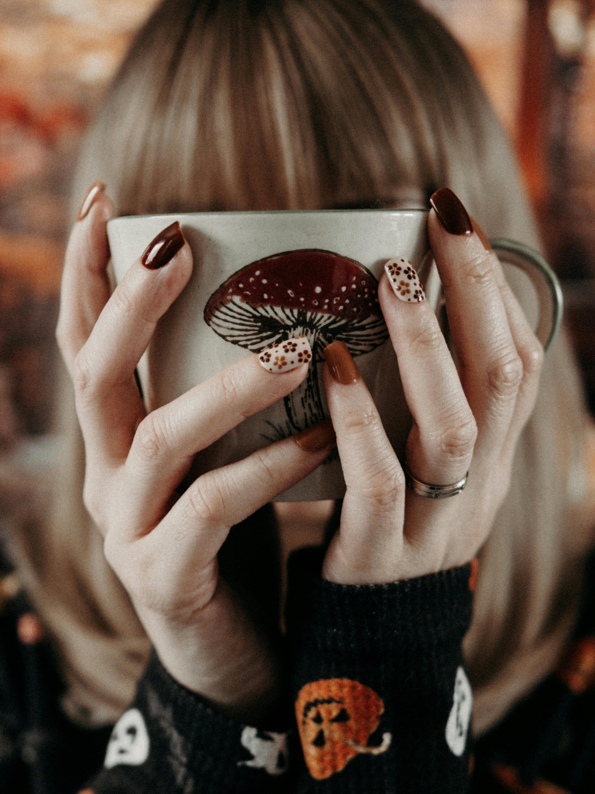 How to do Spooky but Cute Halloween Nails