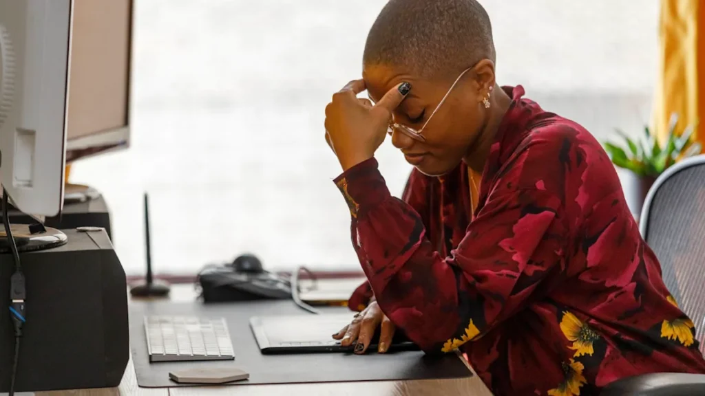 9 Common Self-Defeating Habits That Hurt Your Success, According to a Psychologist 9 Common Self-Defeating Habits That Hurt Your Success, According to a Psychologist